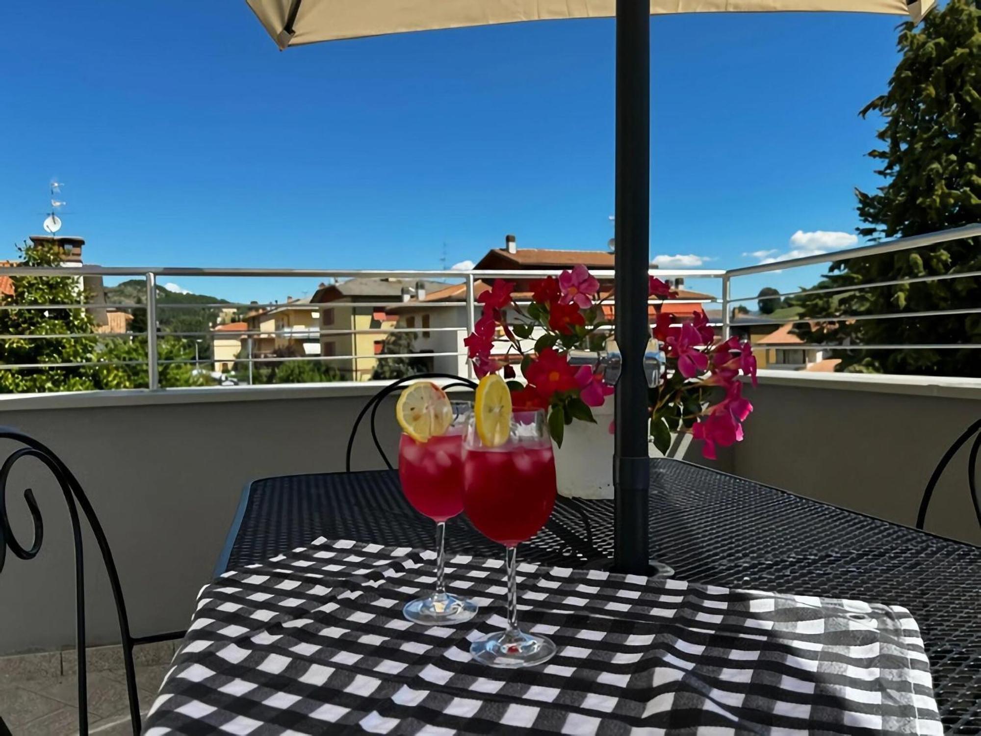 Delightful Apartment With Private Terrace Esanatoglia Exterior photo