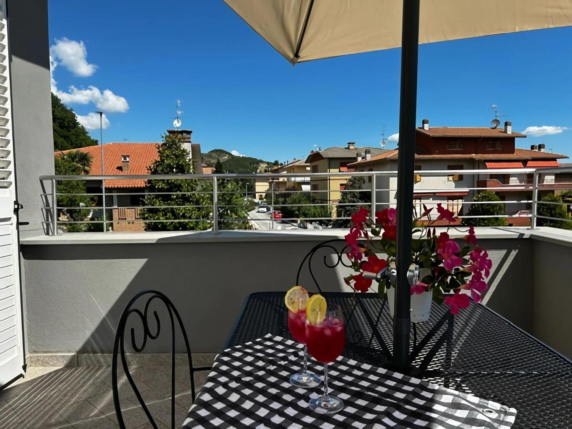 Delightful Apartment With Private Terrace Esanatoglia Exterior photo